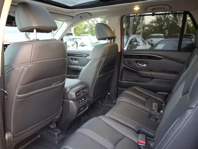 2023 Honda Pilot Touring photo 5