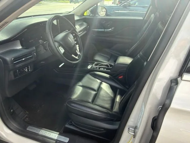 2023 Lincoln Corsair Standard photo 2