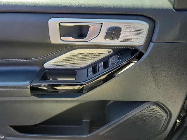 2023 Ford Explorer ST photo 15