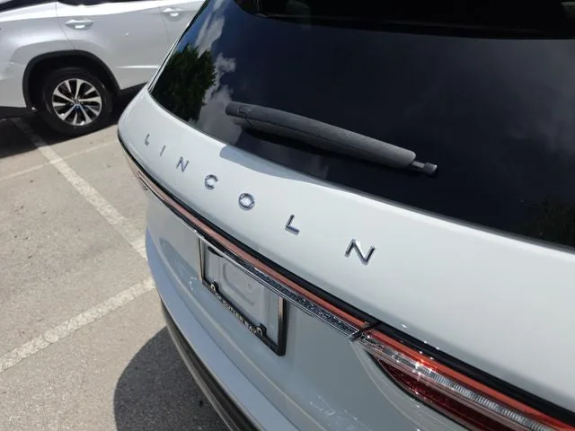 2025 Lincoln Corsair Premiere photo 5