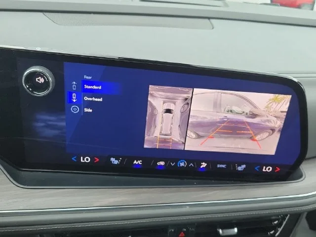 2025 Chevrolet Suburban LT photo 23