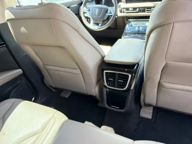 2023 Lincoln Nautilus Standard photo 2