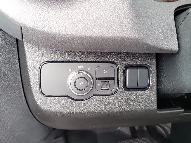 2025 Mercedes-Benz Sprinter 2500 Passenger 170 WB High Roof photo 17