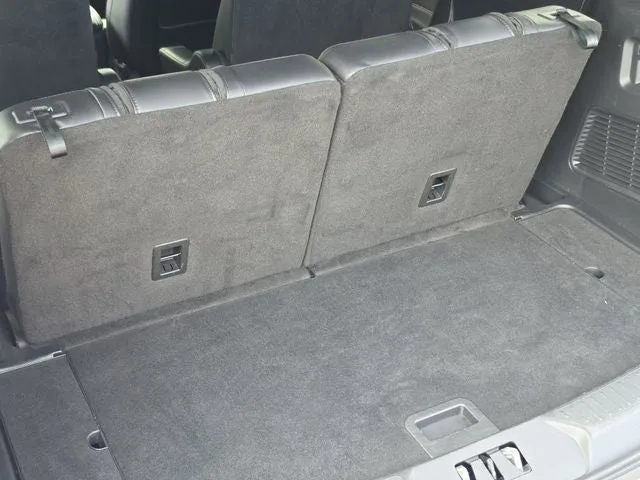 2023 Ford Explorer ST photo 6