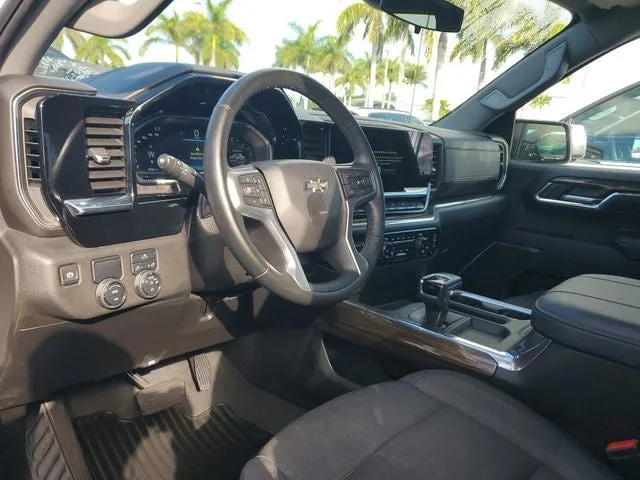 2024 Chevrolet Silverado 1500 RST photo 9