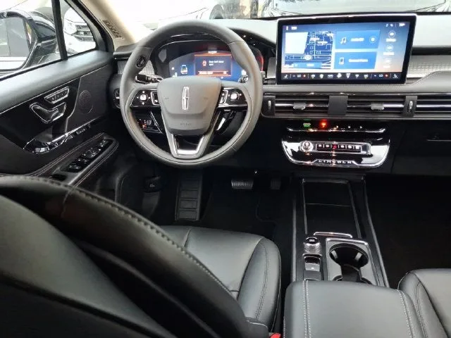 2024 Lincoln Corsair Premiere photo 8