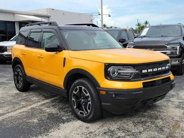 2023 Ford Bronco Sport Outer Banks photo 2