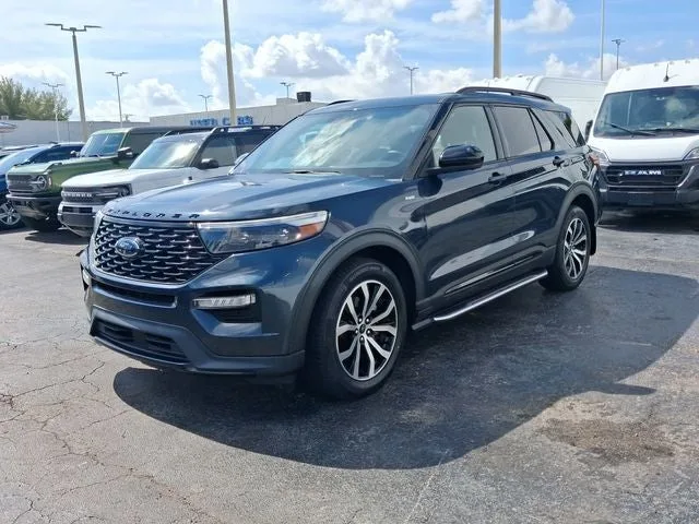 2022 Ford Explorer ST-Line photo 2
