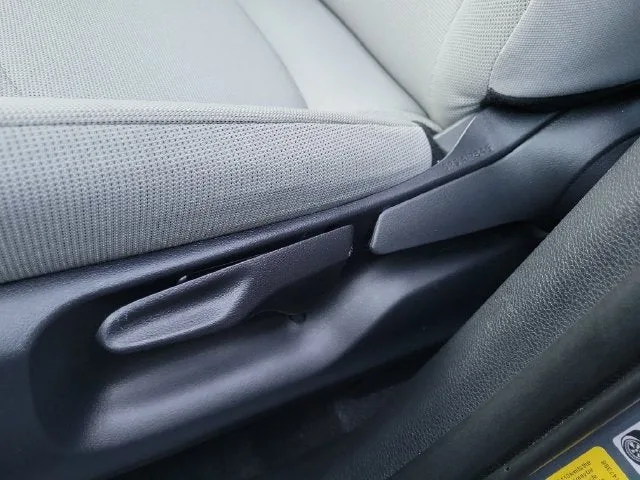 2025 Toyota Corolla Cross L photo 10