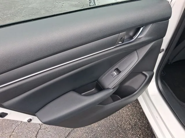 2018 Honda Accord LX photo 9