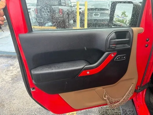 2015 Jeep Wrangler Unlimited Sahara photo 11