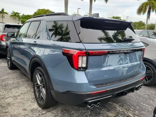 2026 Ford Explorer ST photo 4