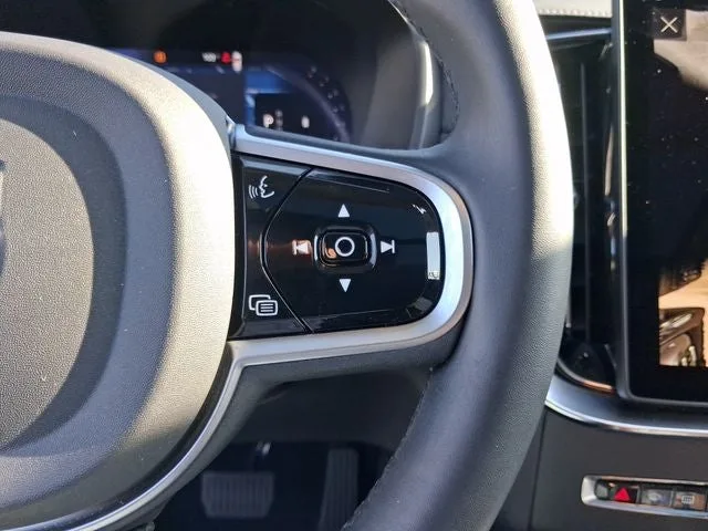 2026 Volvo XC90 B5 Plus photo 19
