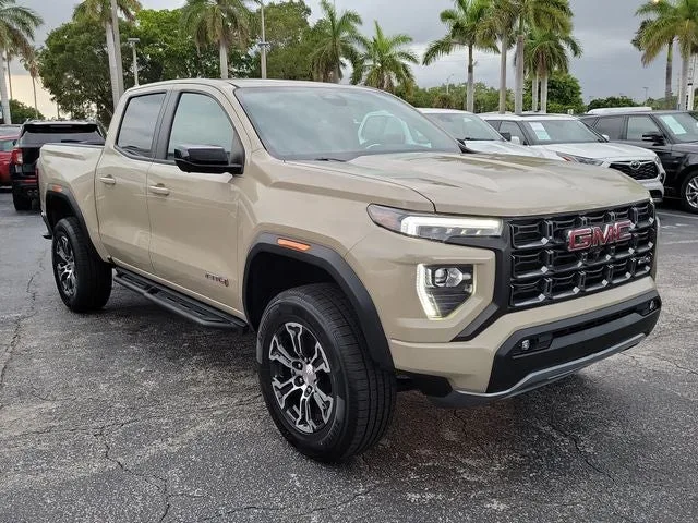 2023 GMC Canyon AT4 photo 2