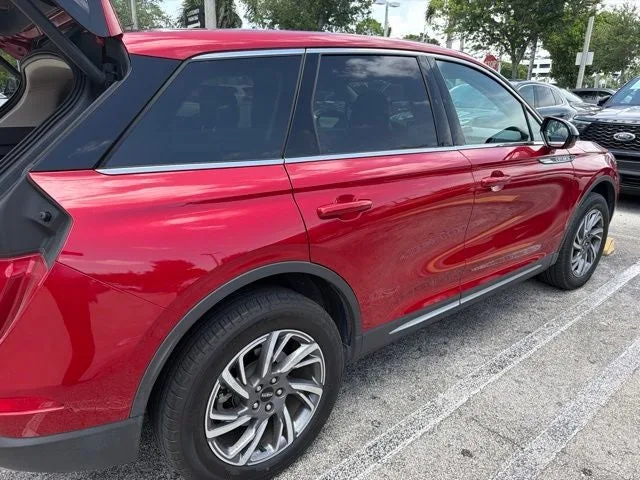 2025 Lincoln Corsair Premiere photo 2