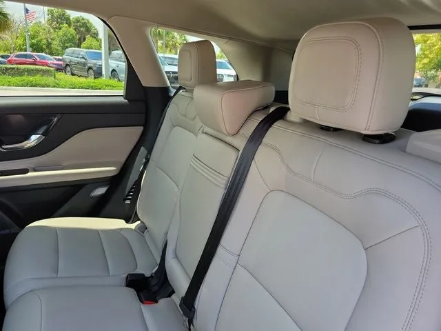 2025 Lincoln Corsair Premiere photo 12