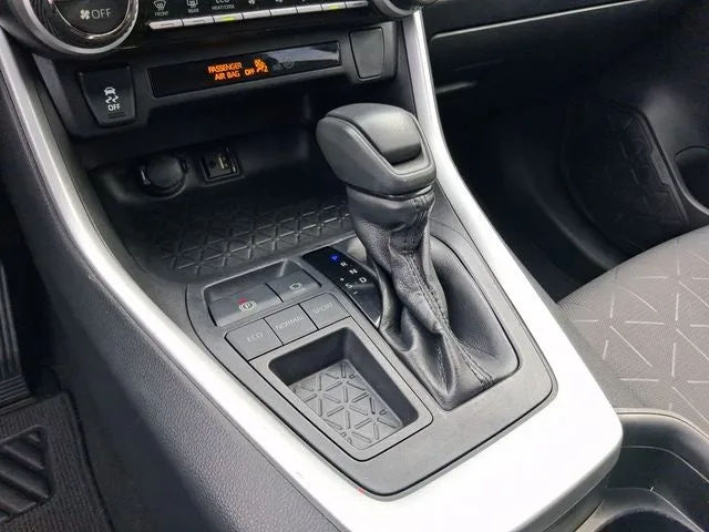 2019 Toyota RAV4 XLE photo 21