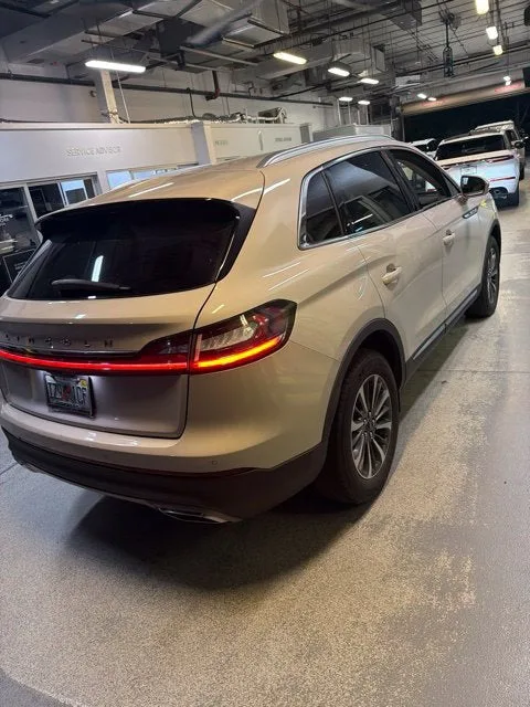 2023 Lincoln Nautilus Standard photo 6