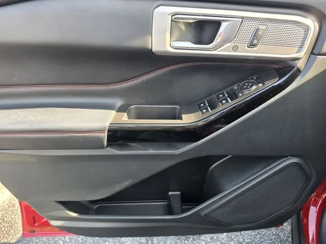 2023 Ford Explorer ST-Line photo 17