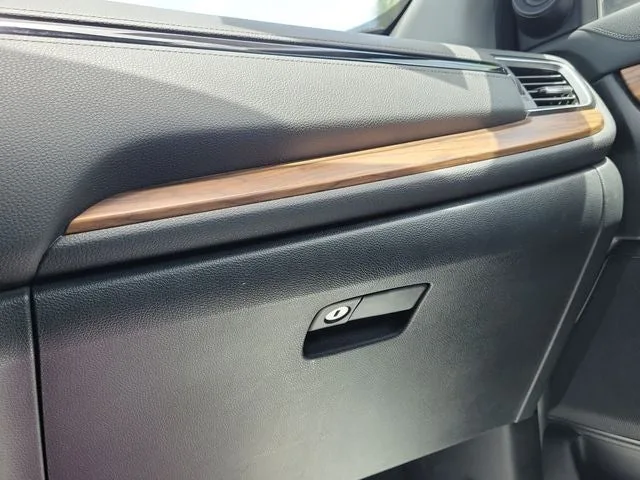 2017 Honda CR-V Touring photo 31