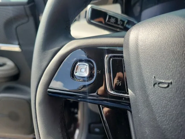 2023 Lincoln Corsair Standard photo 16
