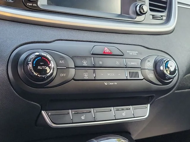 2018 Kia Sorento LX photo 24