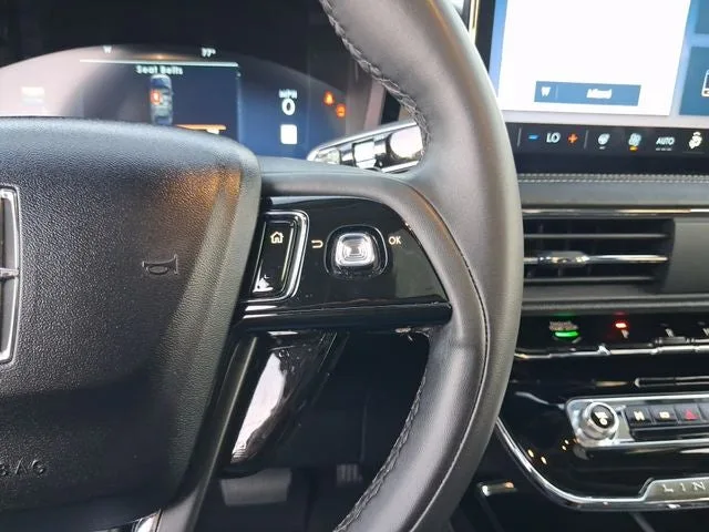 2023 Lincoln Corsair Standard photo 19