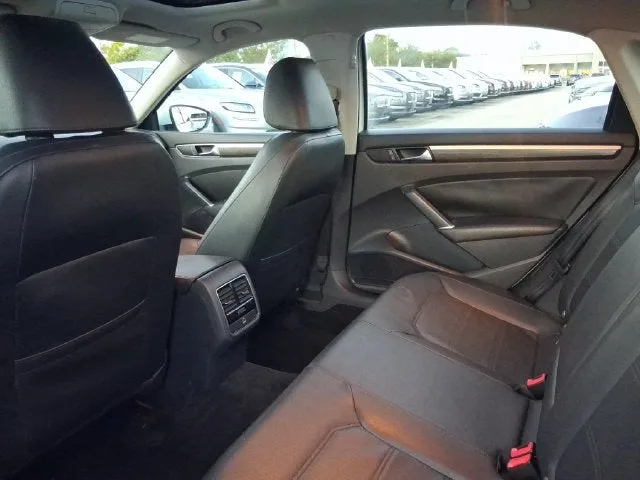 2017 Volkswagen Passat 1.8T SE photo 5