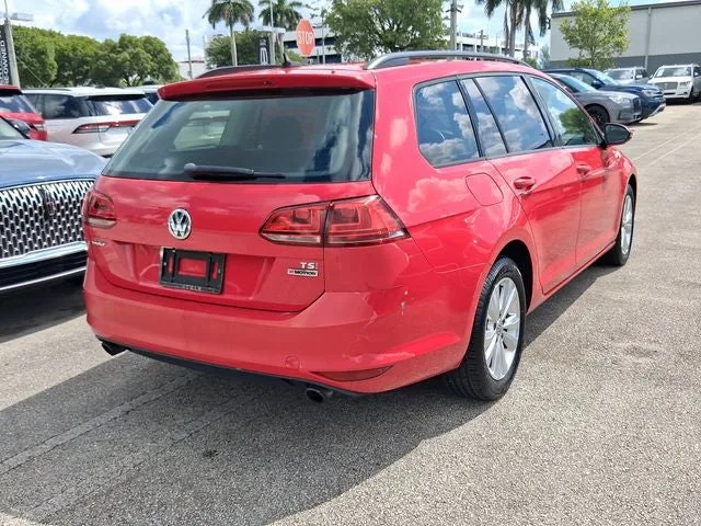 2017 Volkswagen Golf SportWagen S 4Motion photo 4