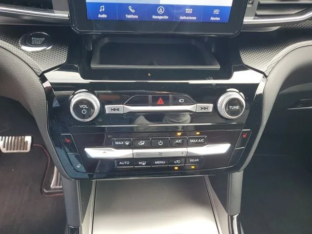 2023 Ford Explorer ST-Line photo 25