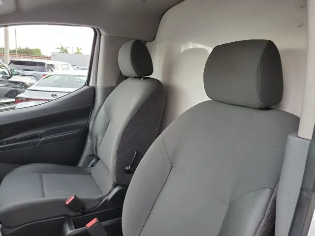 2021 Nissan NV200 S photo 19