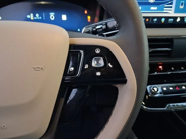 2024 Lincoln Corsair Premiere photo 17