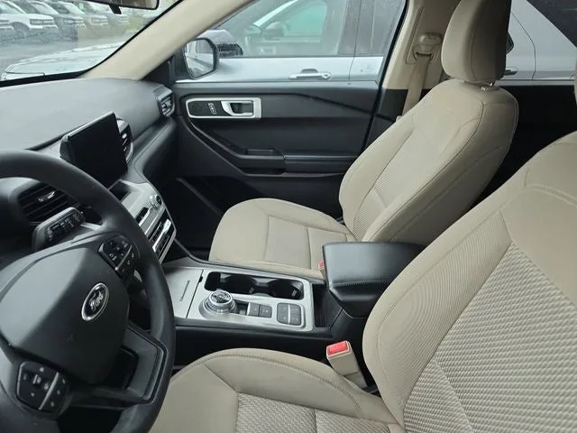 2021 Ford Explorer Base photo 8