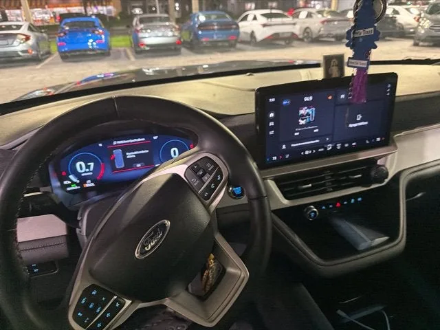 2025 Ford Explorer Active photo 10
