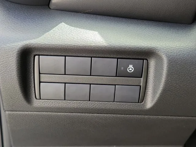 2021 Nissan Kicks SR photo 13