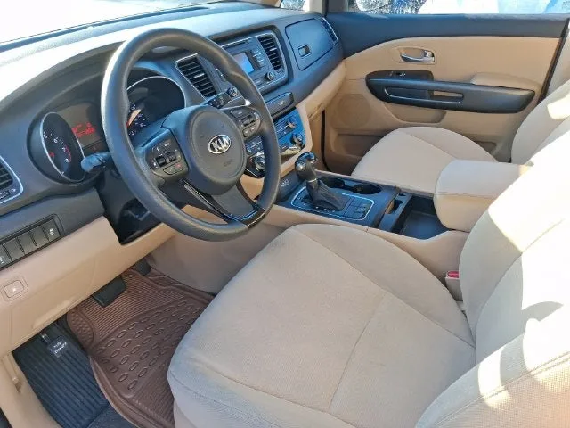 2015 Kia Sedona LX photo 9