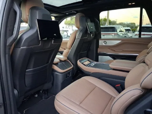 2025 Lincoln Navigator L Black Label photo 5