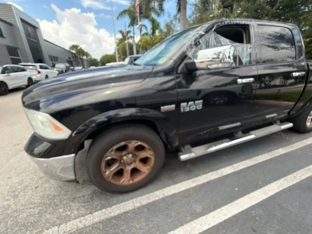 2014 RAM 1500 Laramie photo 2