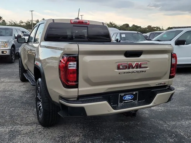 2023 GMC Canyon AT4 photo 4