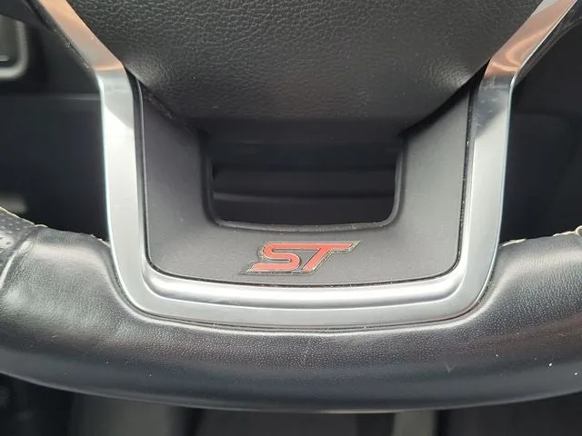 2020 Ford Explorer ST photo 23