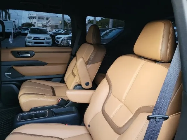 2025 Nissan Armada SL photo 10