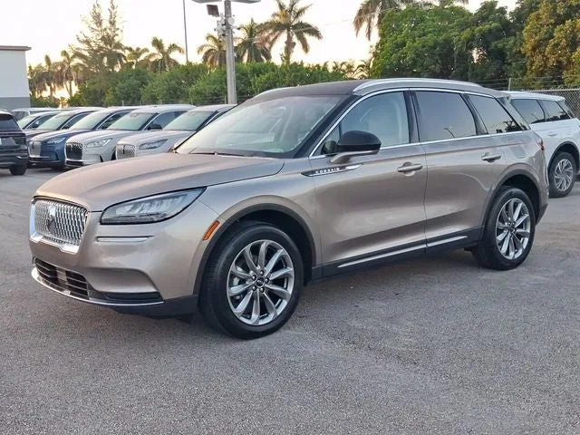 2021 Lincoln Corsair Standard photo 2