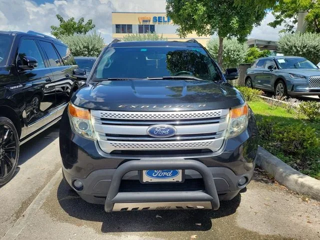 2011 Ford Explorer XLT photo 2