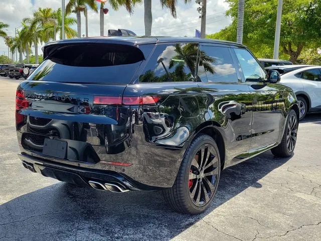 2025 Land Rover Range Rover Sport Dynamic SE photo 3