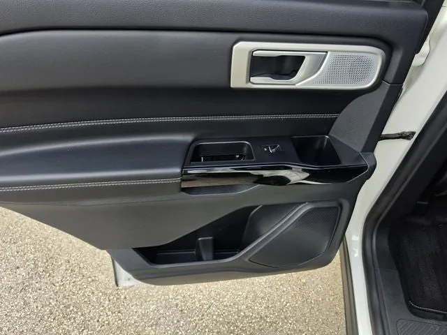 2023 Ford Explorer ST photo 8