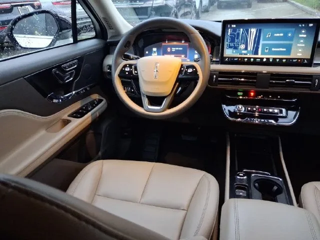 2023 Lincoln Corsair Standard photo 8