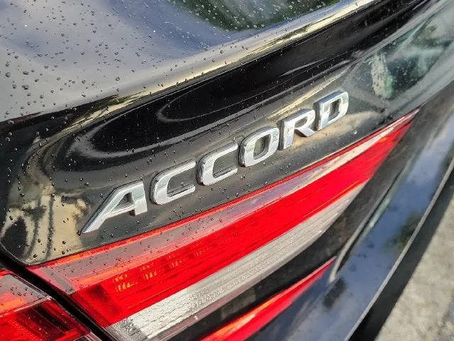 2018 Honda Accord LX photo 5
