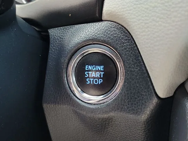 2020 Toyota RAV4 XLE photo 22