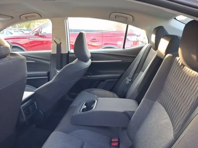 2025 Toyota Camry SE photo 6
