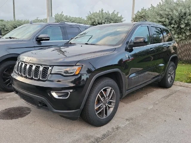 2020 Jeep Grand Cherokee Laredo photo 3
